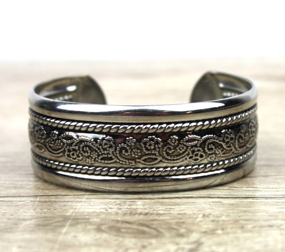 Lia Sophia Floral Embossed Silver Tone Cuff Bangle Bracelet Unmarked - Western
